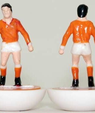 Olanda - Squadra + 2 riserve e portierino in KIT UGUALE AL PORTIERE SU ASTA - in scatola REPLICA COLORATA (sul coperchio omino e nome del team contenuto)