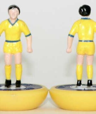 Verona 2 - Squadra + 2 riserve e un portierino (stesso kit del portiere su asta) in SCATOLA REPLICA COLORATA SUBBUTEO (sul coperchio nome e omino della squadra contenuta)