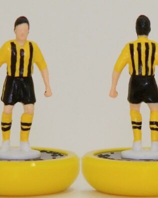Borussia Dortmund 2013 - Squadra + 2 riserve e un portierino (stesso kit del portiere su asta) in SCATOLA REPLICA COLORATA SUBBUTEO (sul coperchio nome e omino della squadra contenuta)