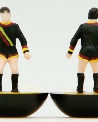 Belgio away WORLD CUP 2014 - Squadra + 2 riserve e portierino in KIT UGUALE AL PORTIERE SU ASTA - in scatola REPLICA COLORATA (sul coperchio omino e nome del team contenuto)