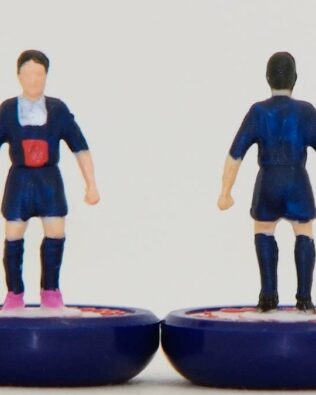 Paris Saint Germain (PSG) 2014 - Squadra + 2 riserve e un portierino (stesso kit del portiere su asta) in SCATOLA REPLICA COLORATA SUBBUTEO (sul coperchio nome e omino della squadra contenuta)