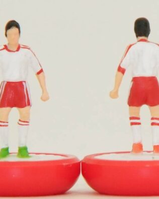 Salisburgo RED BULL 2014 - Squadra + 2 riserve e un portierino (stesso kit del portiere su asta) in SCATOLA REPLICA COLORATA SUBBUTEO (sul coperchio nome e omino della squadra contenuta)