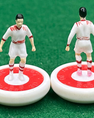 Südtirol 2024 - Squadra + 2 riserve e un portierino in SCATOLA REPLICA COLORATA SUBBUTEO (sul coperchio nome e omino della squadra contenuta)
