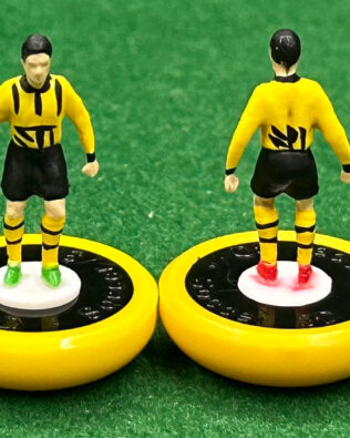 Borussia Dortmund 2025 - Squadra + 2 riserve e 1 portierino in SCATOLA VERDE REPLICA SUBBUTEO anni 70
