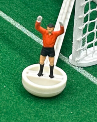 Portiere con cappellino - Portiere arancione solo figura