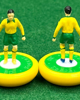 Norwich 2026 - Squadra + 2 riserve e un portierino in SCATOLA REPLICA COLORATA SUBBUTEO (sul coperchio nome e omino della squadra contenuta)