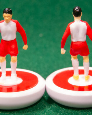 Südtirol 2026 - Squadra + 2 riserve e un portierino in SCATOLA REPLICA COLORATA SUBBUTEO (sul coperchio nome e omino della squadra contenuta)