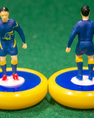 Verona 2026 - Squadra + 2 riserve e un portierino in SCATOLA REPLICA COLORATA SUBBUTEO (sul coperchio nome e omino della squadra contenuta)