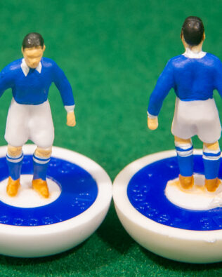 Corea del Sud World Cup 1954 - Squadra + 2 riserve e un portierino in SCATOLA REPLICA COLORATA SUBBUTEO (sul coperchio nome e omino della squadra contenuta)