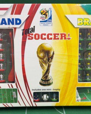 0 - Scatola gioco TOTAL SOCCER Inghilterra / Brasile WORLD CUP 2010