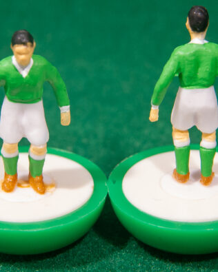 Irlanda del Nord World Cup 1958 - Squadra in scatola REPLICA COLORATA SUBBUTEO (sul coperchio nome e omino della squadra contenuta)