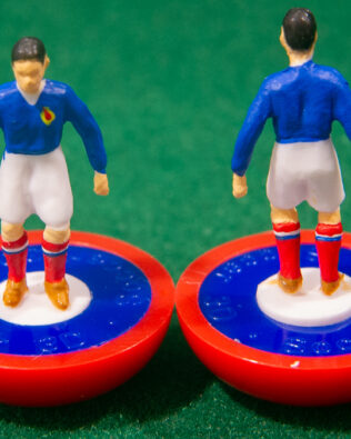 Jugoslavia World Cup 1958 - Squadra + 2 riserve e 1 portierino in SCATOLA VERDE REPLICA SUBBUTEO anni 70