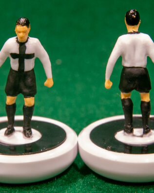 Parma 2026 - Squadra + 2 riserve e un portierino in SCATOLA REPLICA COLORATA SUBBUTEO (sul coperchio nome e omino della squadra contenuta)