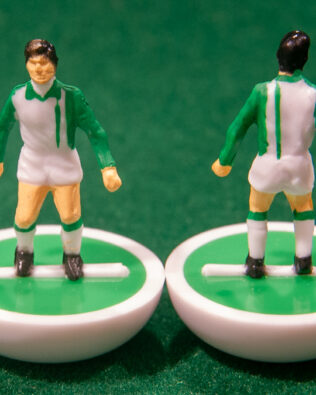 Algeria World Cup 1982 - Squadra + 2 riserve e un portierino in SCATOLA REPLICA COLORATA SUBBUTEO (sul coperchio nome e omino della squadra contenuta)
