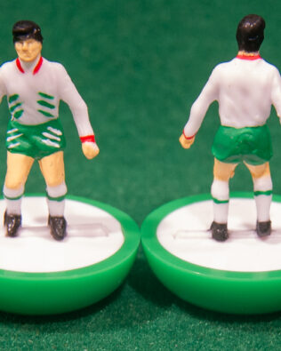 Arabia Saudita World Cup 1994 - Squadra + 2 riserve e un portierino in SCATOLA REPLICA COLORATA SUBBUTEO (sul coperchio nome e omino della squadra contenuta)