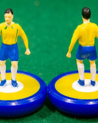 Brasile World Cup 2002 - Squadra + 2 riserve e un portierino in SCATOLA REPLICA COLORATA SUBBUTEO (sul coperchio nome e omino della squadra contenuta)