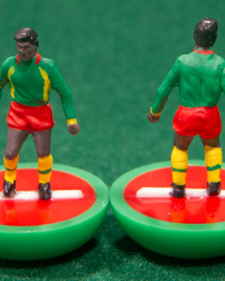Camerun World Cup 1998 - Squadra in scatola REPLICA COLORATA SUBBUTEO (sul coperchio nome e omino della squadra contenuta)