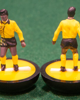 Giamaica World Cup 1998 - Squadra + 2 riserve e un portierino in SCATOLA REPLICA COLORATA SUBBUTEO (sul coperchio nome e omino della squadra contenuta)