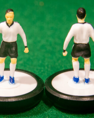 Germania World Cup 2002 - Squadra + 2 riserve e un portierino in SCATOLA REPLICA COLORATA SUBBUTEO (sul coperchio nome e omino della squadra contenuta)