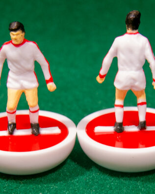 Iran World Cup 1978 - Squadra + 2 riserve e un portierino in SCATOLA REPLICA COLORATA SUBBUTEO (sul coperchio nome e omino della squadra contenuta)