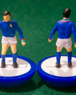 Italia World Cup 1990 - Squadra in scatola REPLICA COLORATA SUBBUTEO (sul coperchio nome e omino della squadra contenuta)