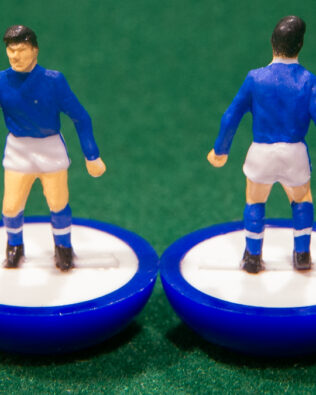 Italia World Cup 1998 - Squadra + 2 riserve e un portierino in SCATOLA REPLICA COLORATA SUBBUTEO (sul coperchio nome e omino della squadra contenuta)