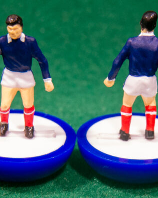 Scozia World Cup 1990 - Squadra + 2 riserve e un portierino in SCATOLA REPLICA COLORATA SUBBUTEO (sul coperchio nome e omino della squadra contenuta)