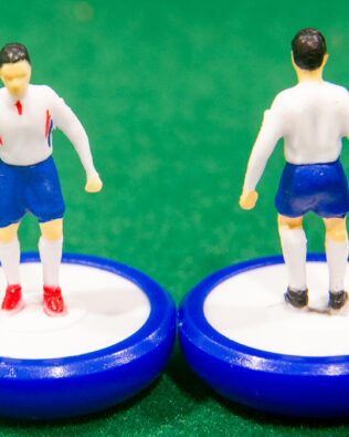 Stati Uniti World Cup 2002 - Squadra + 2 riserve e un portierino in SCATOLA REPLICA COLORATA SUBBUTEO (sul coperchio nome e omino della squadra contenuta)